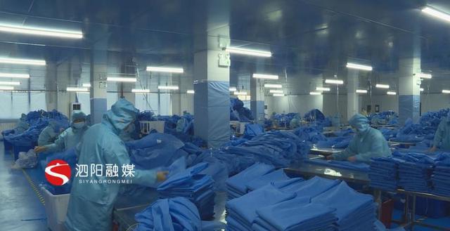 pg娱乐电子游戏官网铭泰医疗用品：日产2万件防护服隔离衣保障防控物资供给(图1)